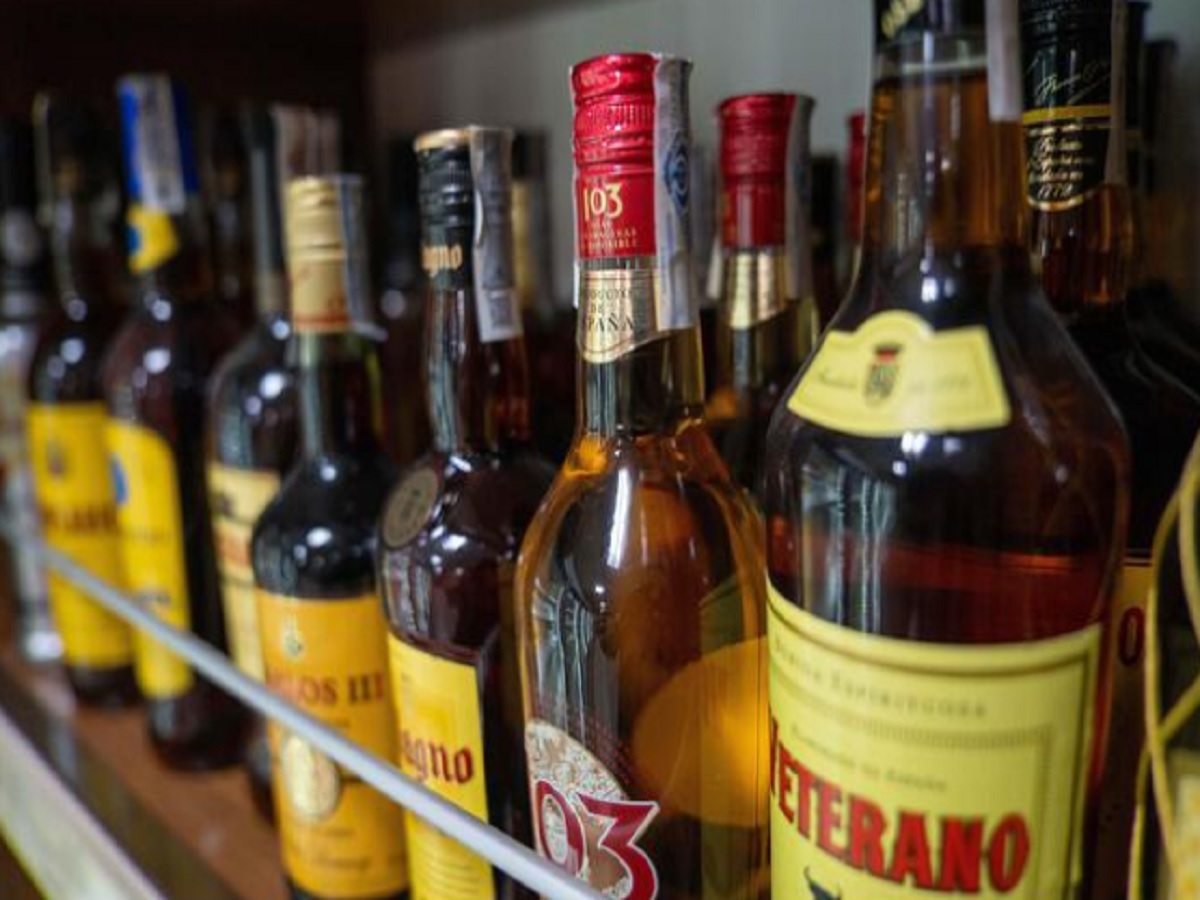 Bebidas alcohólicas de importación en tienda Bebidas alcohólicas de importación en tienda