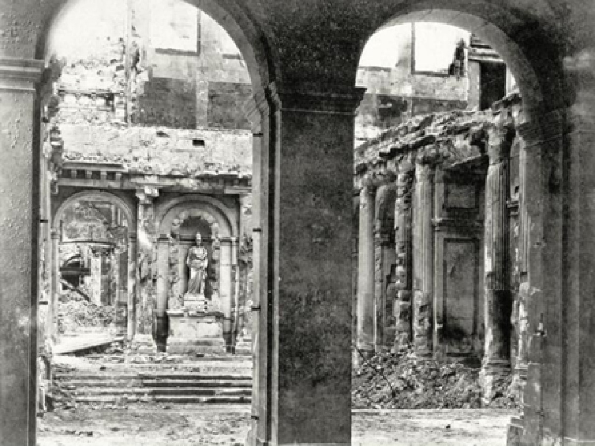 Vestíbulo del Palacio de las Tullerías en París durante la comuna